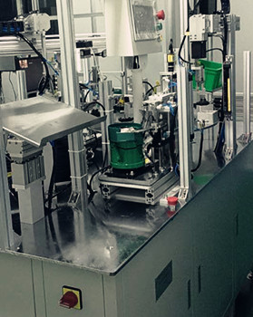 哪些因素會(huì)引起全自動(dòng)送料鉚接機(jī)磨損？