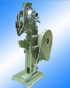 選購徑向鉚接機時需要注意哪些事項？