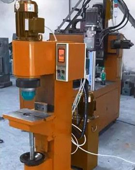 鉚接機廠家有哪些規(guī)格型號？