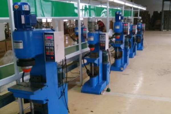 無鉚釘鉚接機(jī)廠家不會(huì)選？建議這樣選！ 圖2