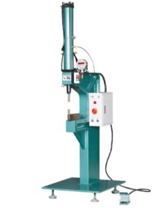 如何選擇無鉚釘鉚接機廠家及品牌？