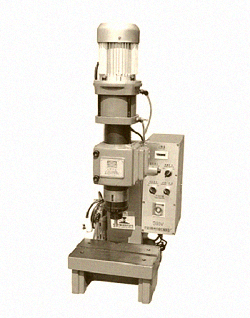 氣壓鉚接機(jī)在使用時(shí)要注意哪些事項(xiàng)？
