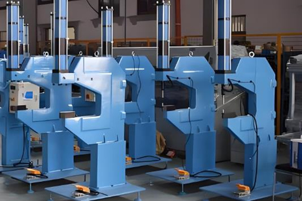 鉚接機(jī)出現(xiàn)小問(wèn)題？教你一招就搞定！